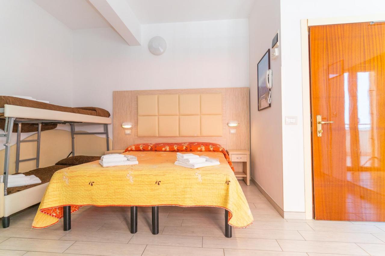 Hotel Croce Del Sud Rimini Exterior photo